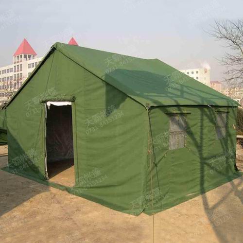 軍綠色帆布帳篷